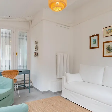 The Royal House, 2 * Turyn