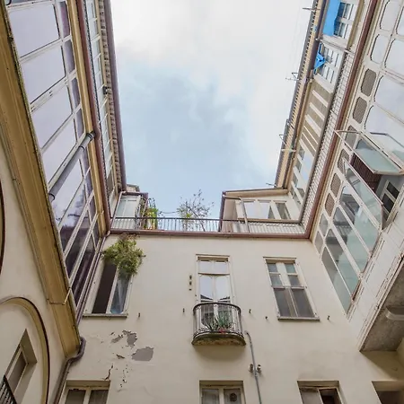 The Royal House, 2 * טורינו